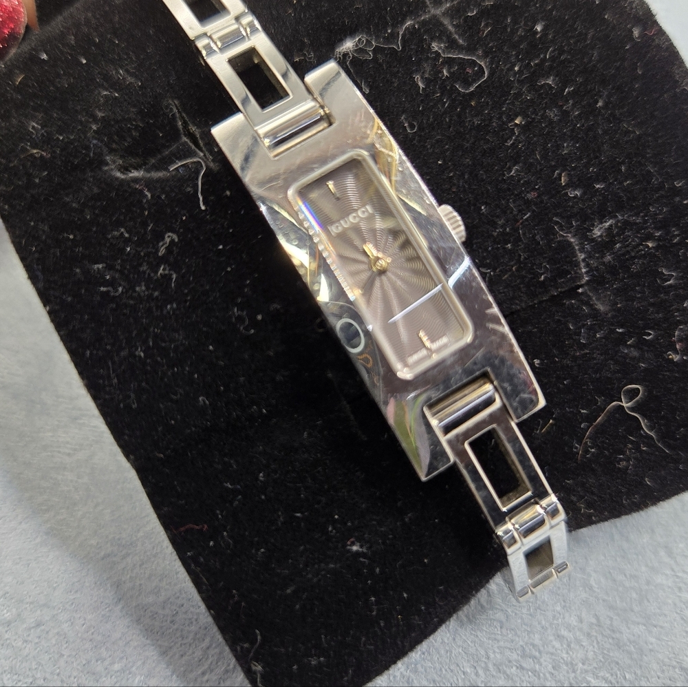 Gucci Silver Watch COA INCLUDED! - Picture 12 of 15
